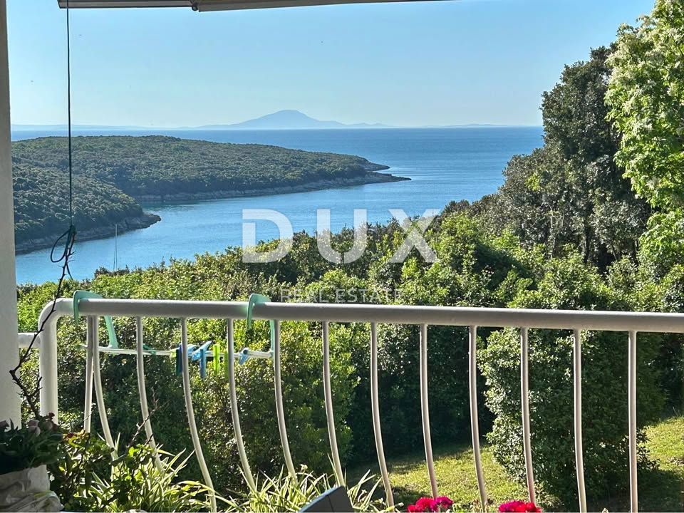 ISTRA, DUGA UVALA - Garsonjera s čudovito teraso - POGLED NA MORJE!!