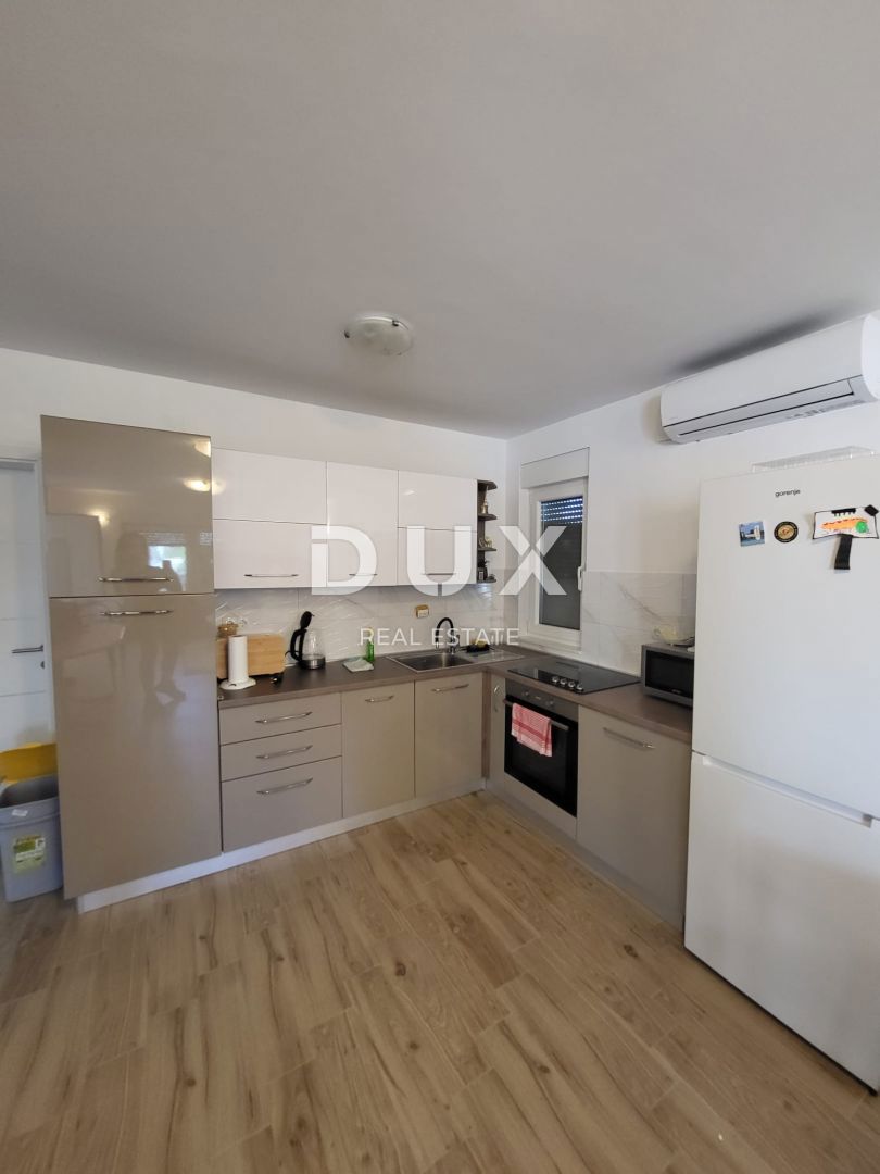 ZADAR, VIR - PROSTORNO APARTMA S TERASO, 500 M OD PLAŽE! 