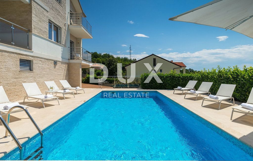 OPATIJA - čudovita vila z bazenom, panoramskim pogledom na morje in popolno zasebnostjo