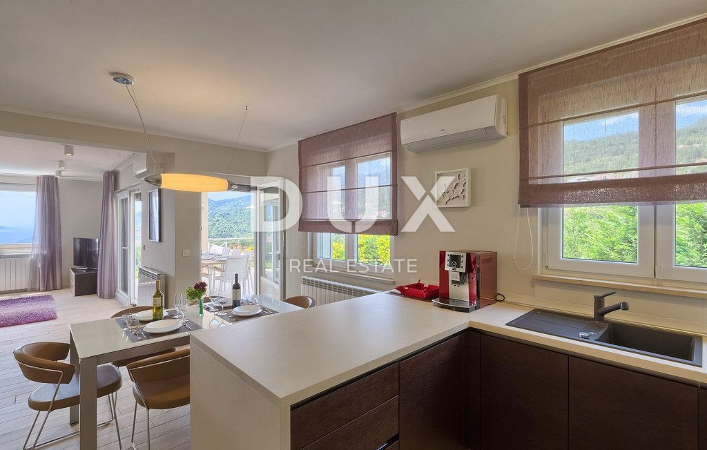 OPATIJA - čudovita vila z bazenom, panoramskim pogledom na morje in popolno zasebnostjo