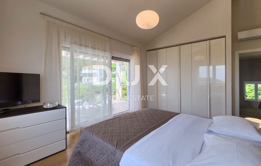 OPATIJA - čudovita vila z bazenom, panoramskim pogledom na morje in popolno zasebnostjo