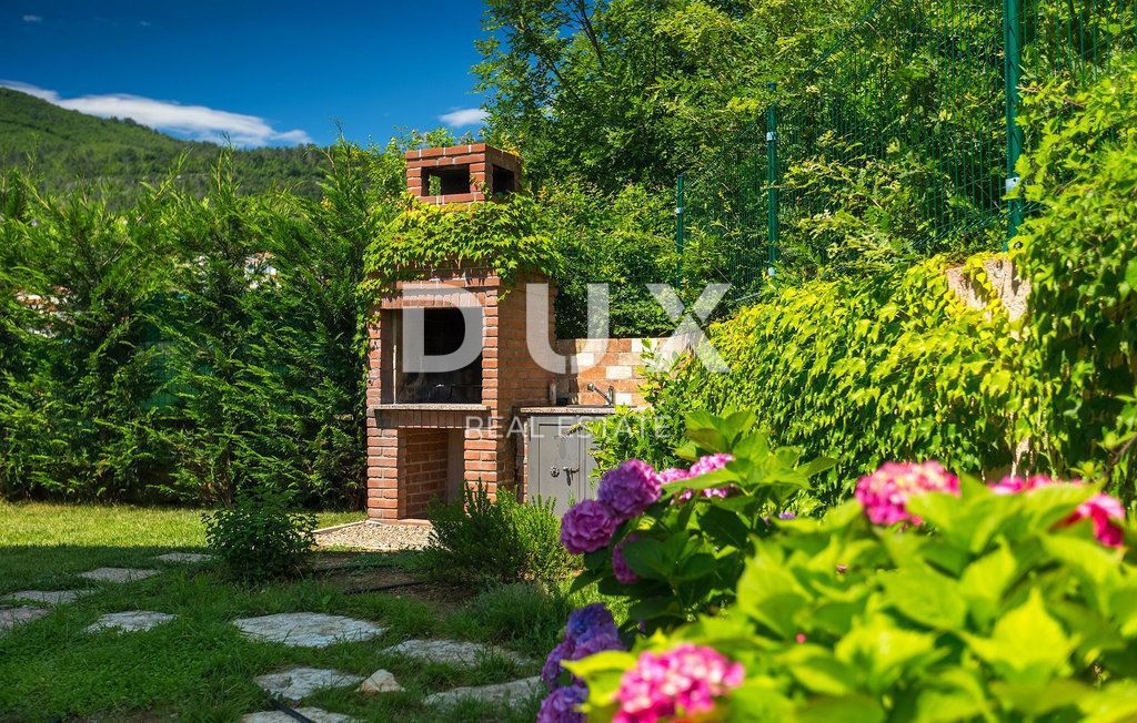 OPATIJA - čudovita vila z bazenom, panoramskim pogledom na morje in popolno zasebnostjo