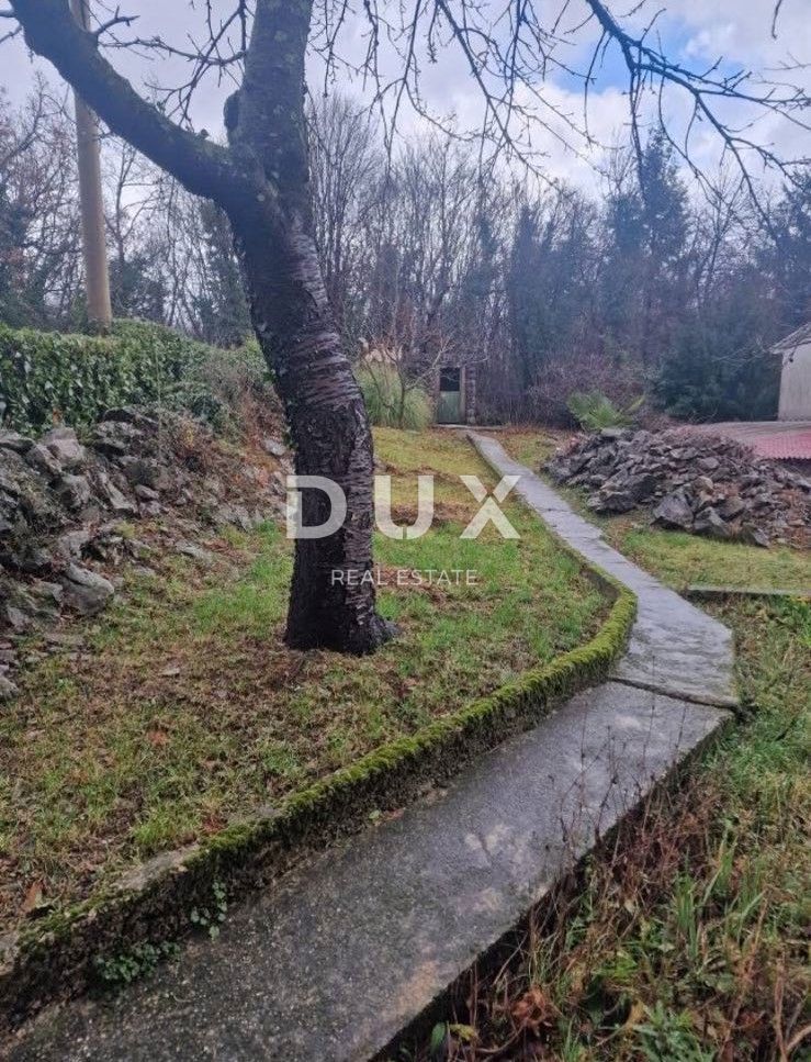 OPATIJA, MATULJI - samostojna hiša s 3 apartmaji s pogledom na morje + velik vrt na odlični lokaciji! PRILOŽNOST!