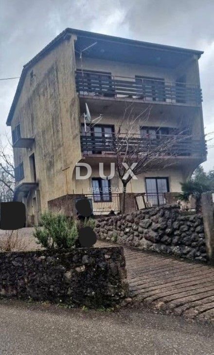OPATIJA, MATULJI - samostojna hiša s 3 apartmaji s pogledom na morje + velik vrt na odlični lokaciji! PRILOŽNOST!