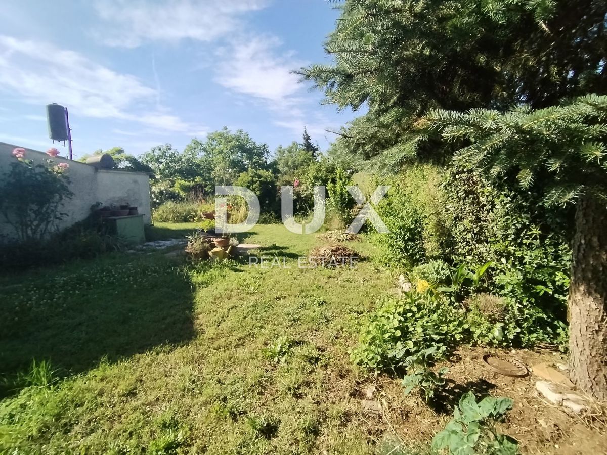 ISTRA, MEDULIN - Kmetijsko zemljišče z dvema legaliziranima objektoma!