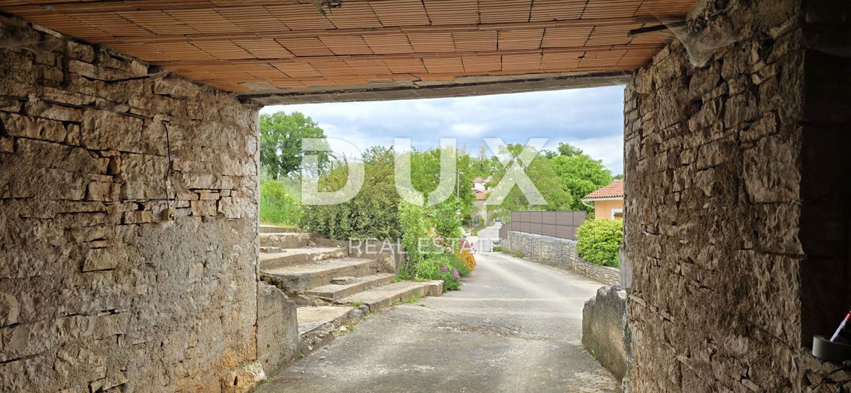 ISTRA, PAZIN, OKOLICA - Samostojna hiša z veliko potenciala