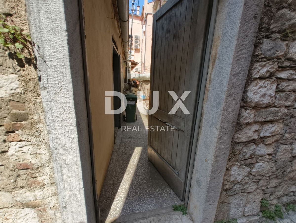 ISTRA, POREČ - Stanovanje v starem mestnem jedru z velikim potencialom