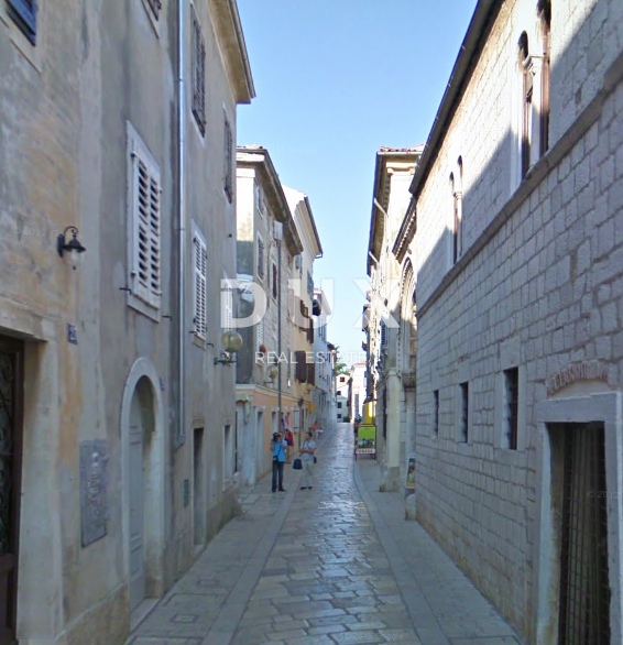 ISTRA, POREČ - Stanovanje v starem mestnem jedru z velikim potencialom
