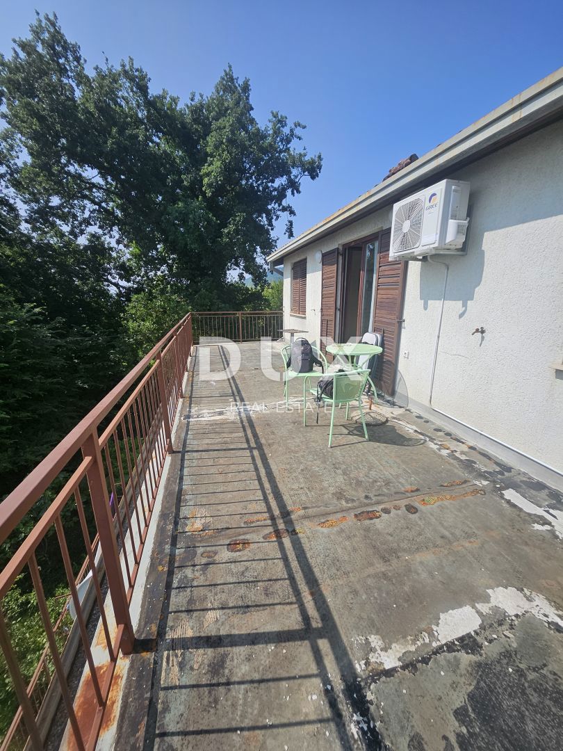 OPATIJA, IKA - 2 apartmaja 143m2 (80m2 + 63m2) pritličje in 2. nadstropje s pogledom na morje + skupna površina 250m2