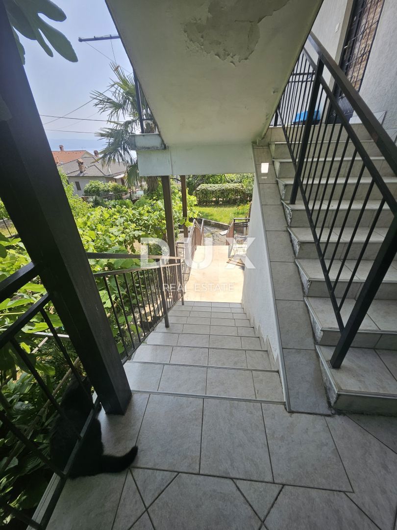 OPATIJA, IKA - 2 apartmaja 143m2 (80m2 + 63m2) pritličje in 2. nadstropje s pogledom na morje + skupna površina 250m2