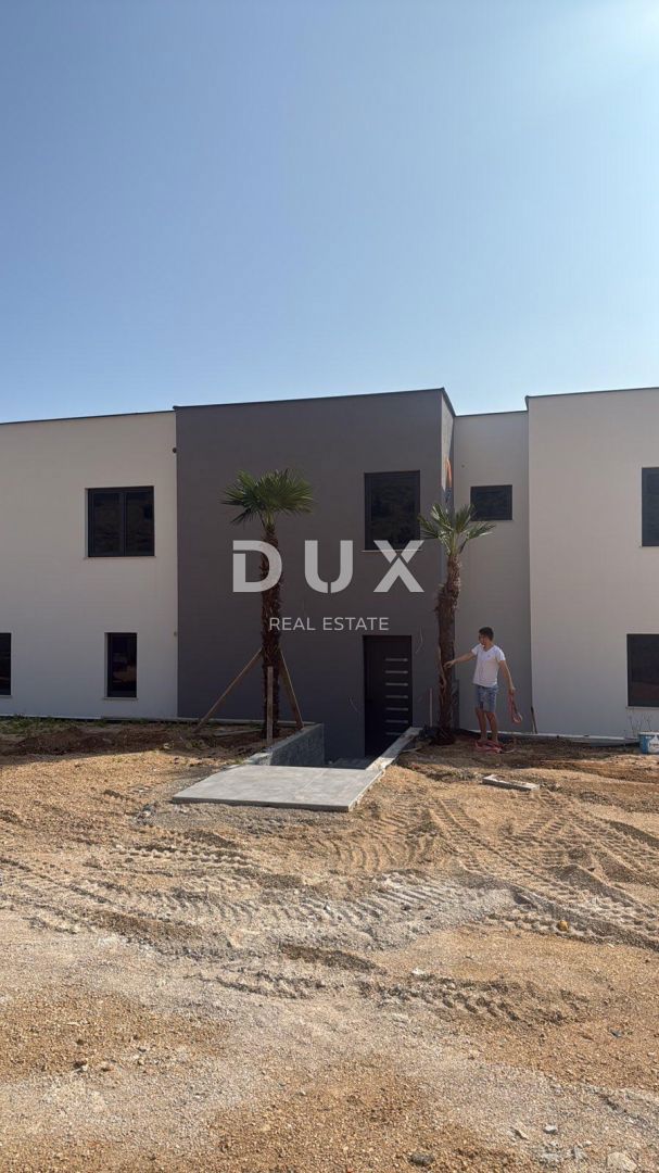 OTOK PAG, PAG - Apartma velikosti 101 m2 le 50 metrov od morja