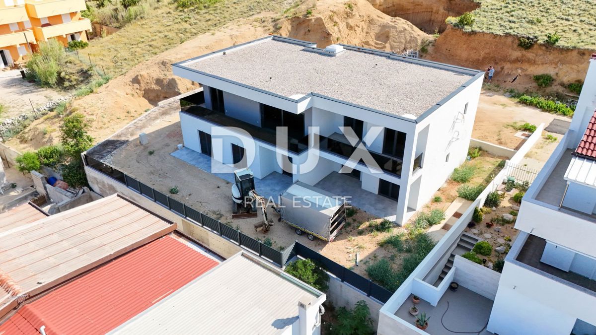 OTOK PAG, PAG - Apartma velikosti 101 m2 le 50 metrov od morja