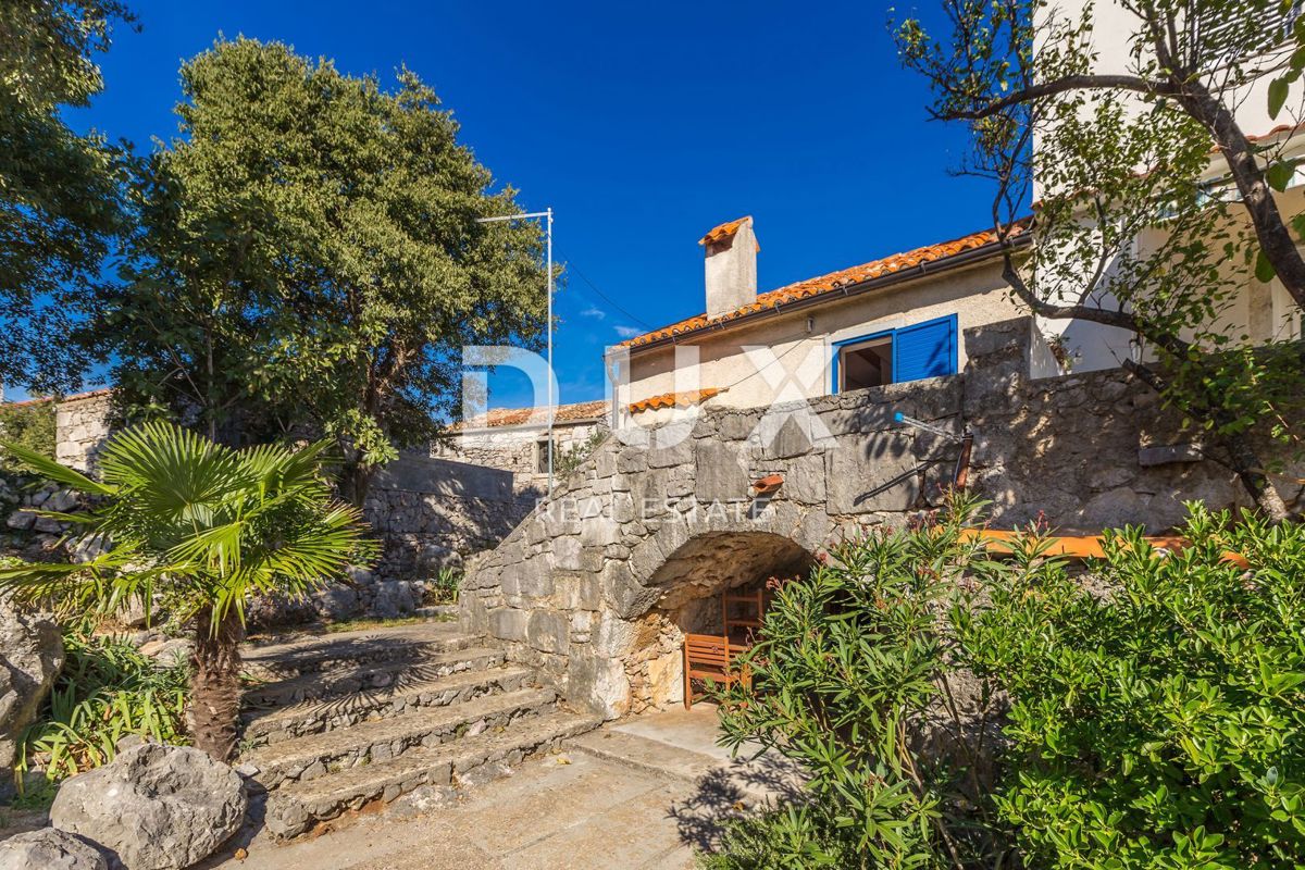 OTOK KRK, KORNIĆ - Avtentična kamnita hiša z dvoriščem