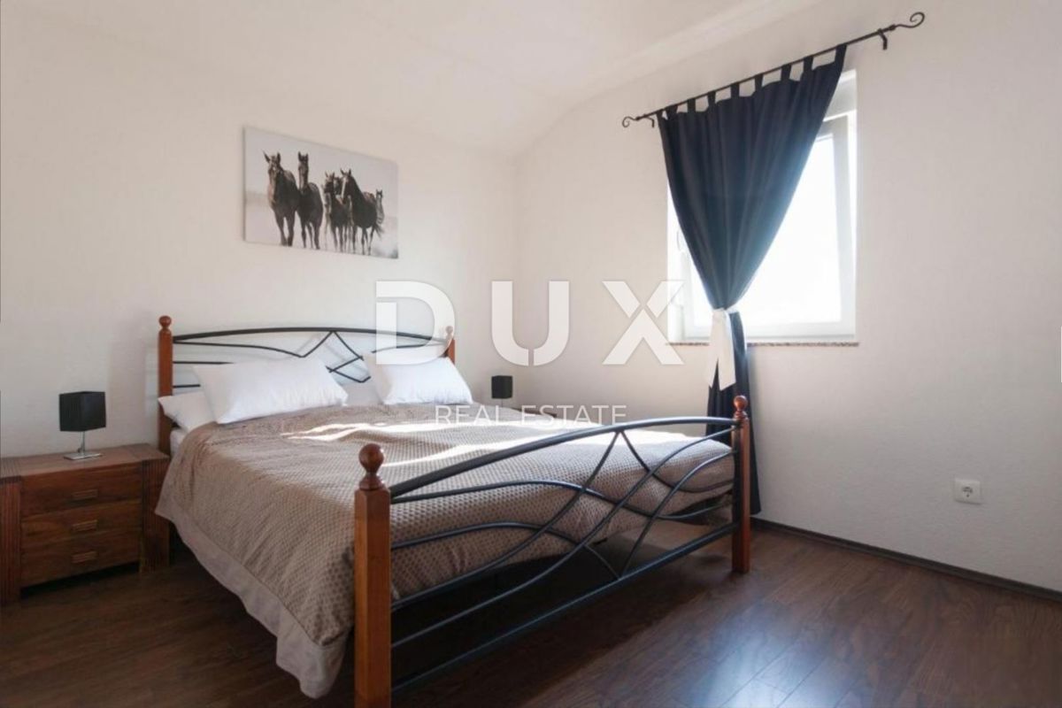 OTOK KRK, KLIMNO - vila 365m2 s 6 apartmaji, čudovitim pogledom na morje in bazenom + 700m2 površine