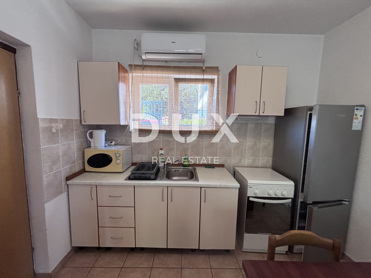 ZADAR, BIBINJE - Apartmajska hiša 150 m od morja