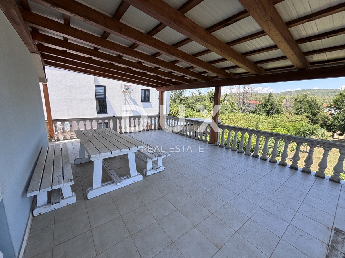 ZADAR, BIBINJE - Apartmajska hiša 150 m od morja