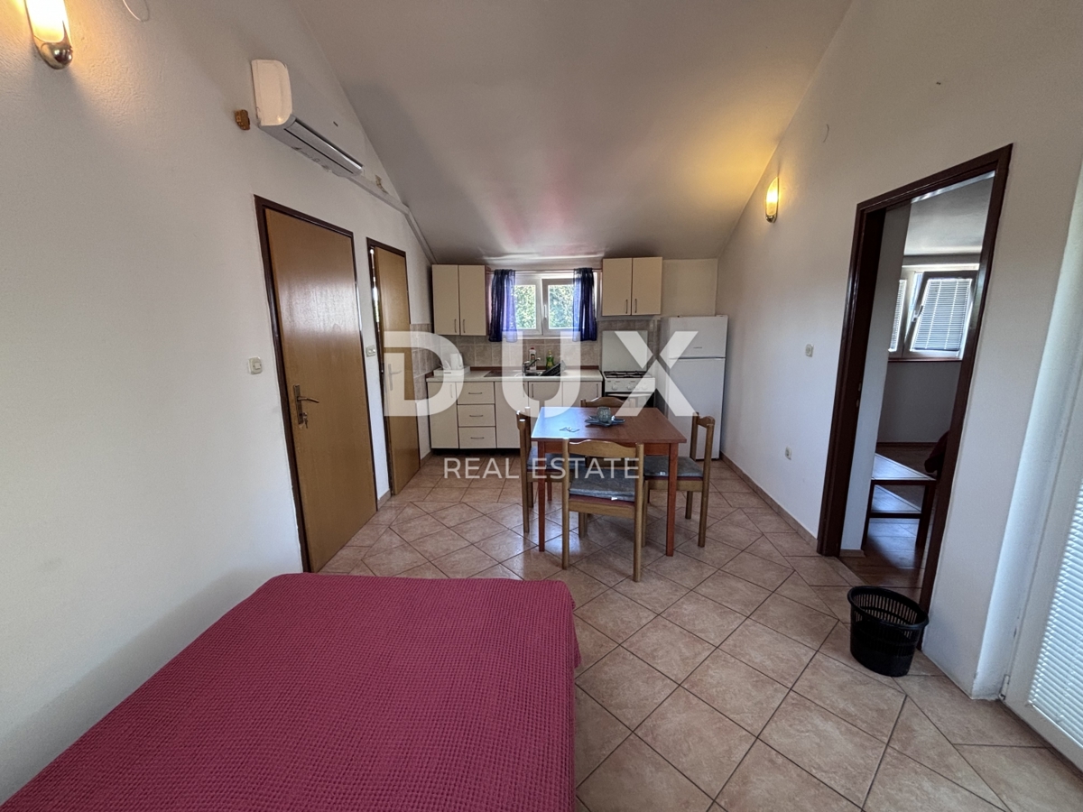 ZADAR, BIBINJE - Apartmajska hiša 150 m od morja