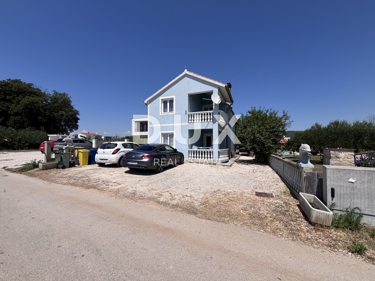 ZADAR, BIBINJE - Apartmajska hiša 150 m od morja