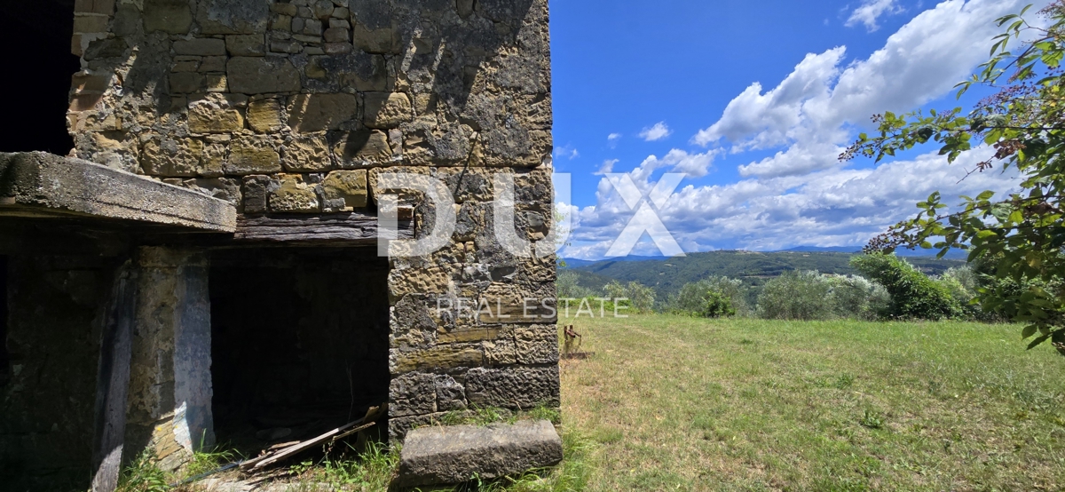 ISTRA, MOTOVUN - Čudovita investicijska priložnost v osrčju Istre, zemljišče s kamnito stavbo