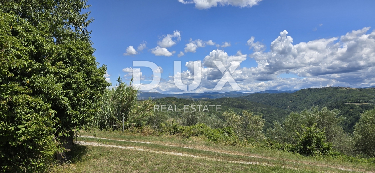 ISTRA, MOTOVUN - Čudovita investicijska priložnost v osrčju Istre, zemljišče s kamnito stavbo