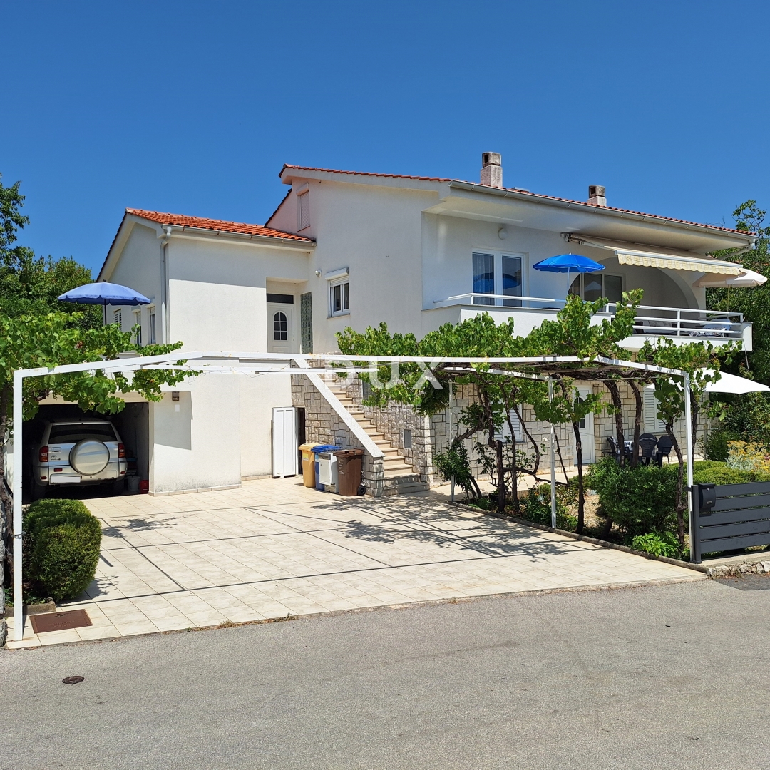 OTOK KRK, MESTO KRK - Samostojna hiša na odlični lokaciji