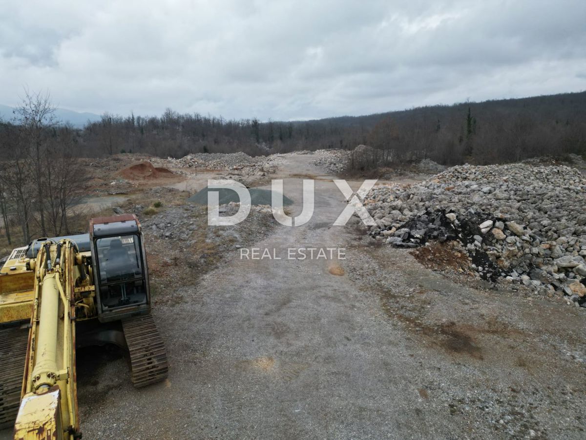 MATULJI, PERMANI - Zazidljivo zemljišče 12000m2 v delovni coni za skladišča/hale, CONA M