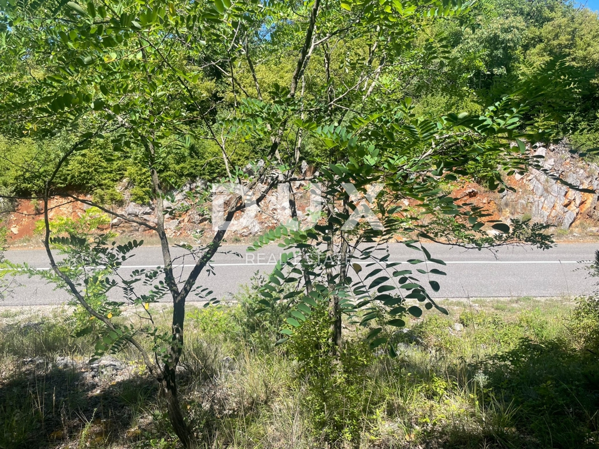 OTOK KRK, SUŽAN – Kmetijsko zemljišče 2.841 m² z dostopom, blizu morja in gradbenega območja!!
