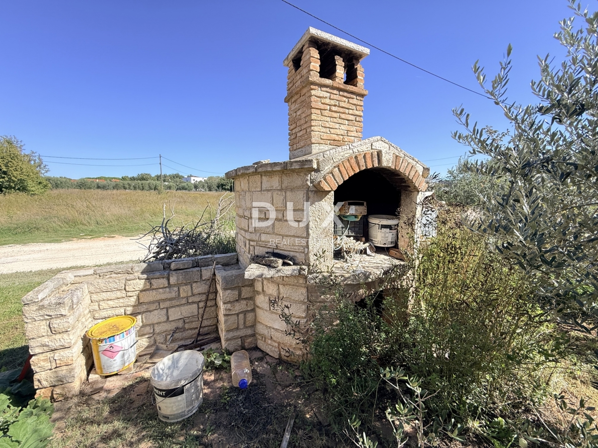 ISTRA, POMER - samostojna hiša 250m2 z garažo in vrtom, 150m od morja