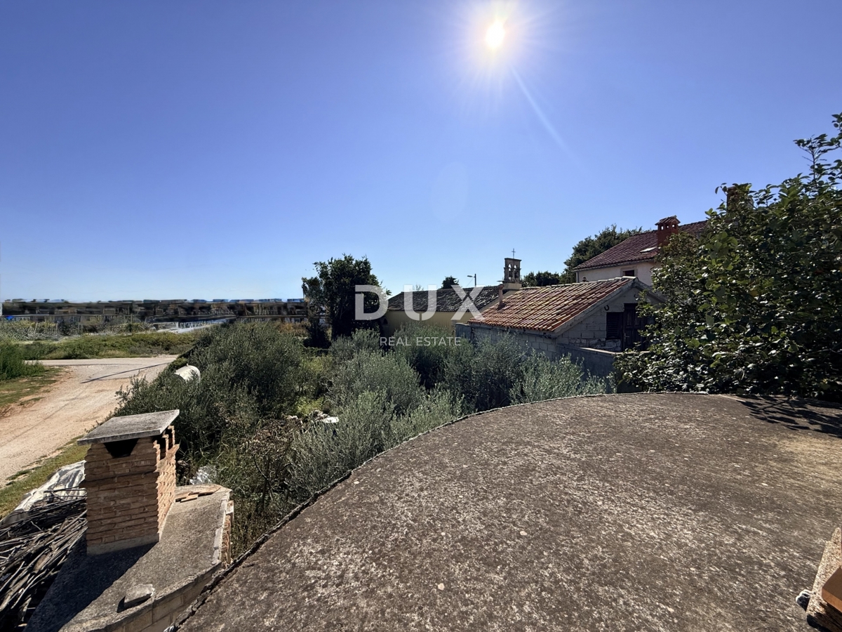 ISTRA, POMER - samostojna hiša 250m2 z garažo in vrtom, 150m od morja