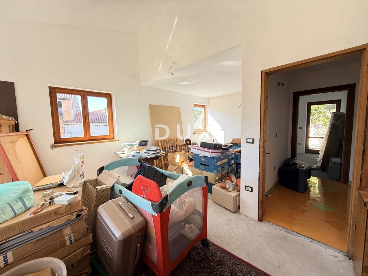 ISTRA, POMER - samostojna hiša 250m2 z garažo in vrtom, 150m od morja