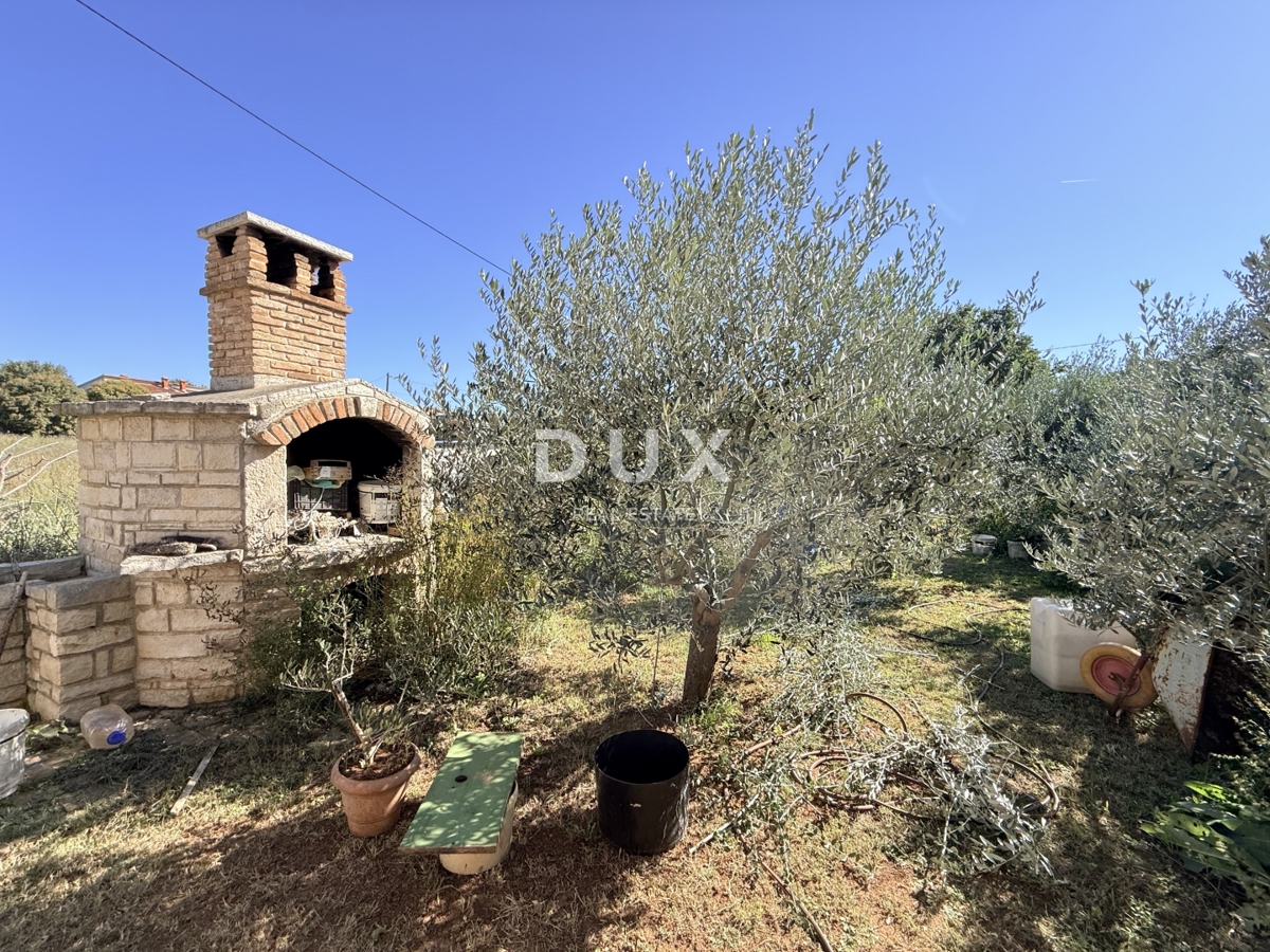 ISTRA, POMER - samostojna hiša 250m2 z garažo in vrtom, 150m od morja