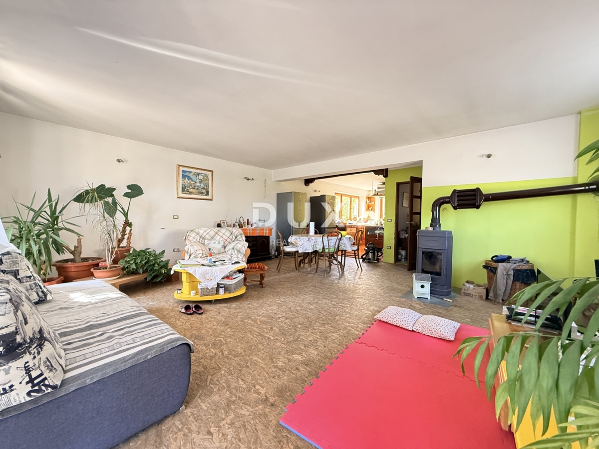 ISTRA, POMER - samostojna hiša 250m2 z garažo in vrtom, 150m od morja