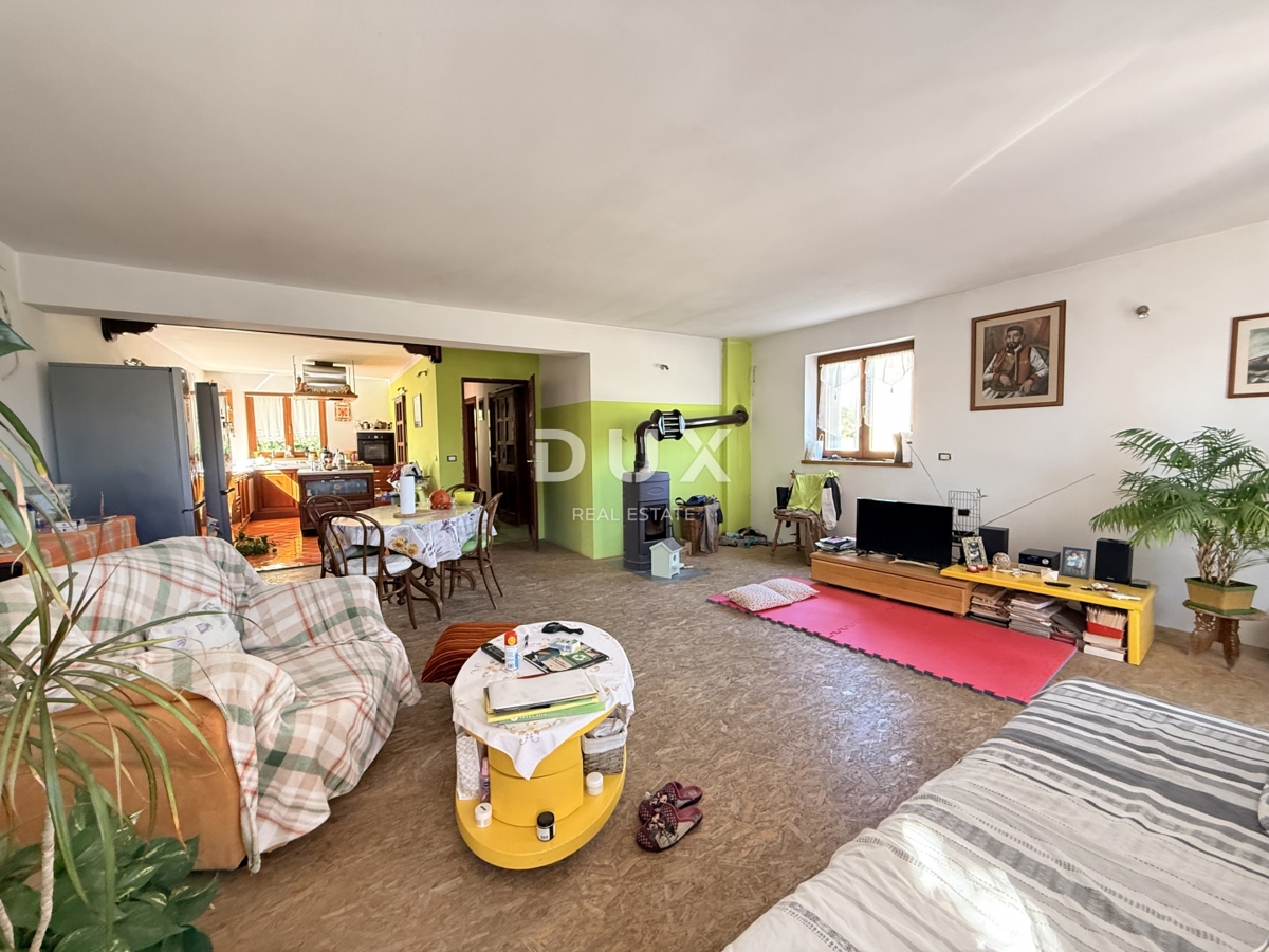 ISTRA, POMER - samostojna hiša 250m2 z garažo in vrtom, 150m od morja