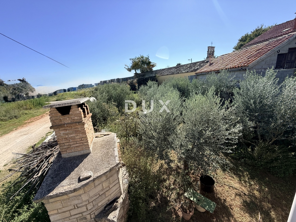 ISTRA, POMER - samostojna hiša 250m2 z garažo in vrtom, 150m od morja