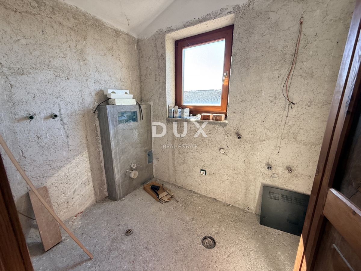 ISTRA, POMER - samostojna hiša 250m2 z garažo in vrtom, 150m od morja