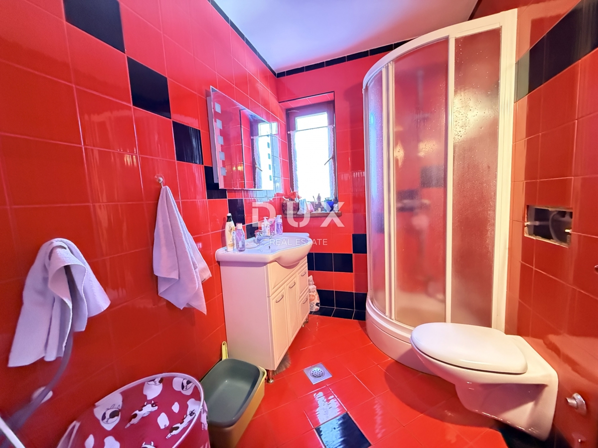 ISTRA, POMER - samostojna hiša 250m2 z garažo in vrtom, 150m od morja