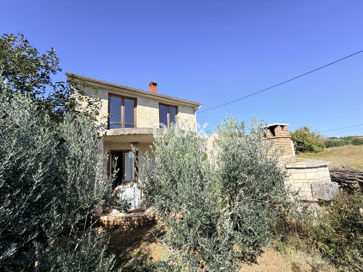 ISTRA, POMER - samostojna hiša 250m2 z garažo in vrtom, 150m od morja