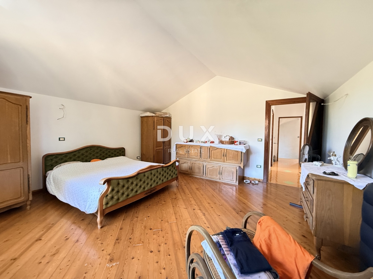 ISTRA, POMER - samostojna hiša 250m2 z garažo in vrtom, 150m od morja