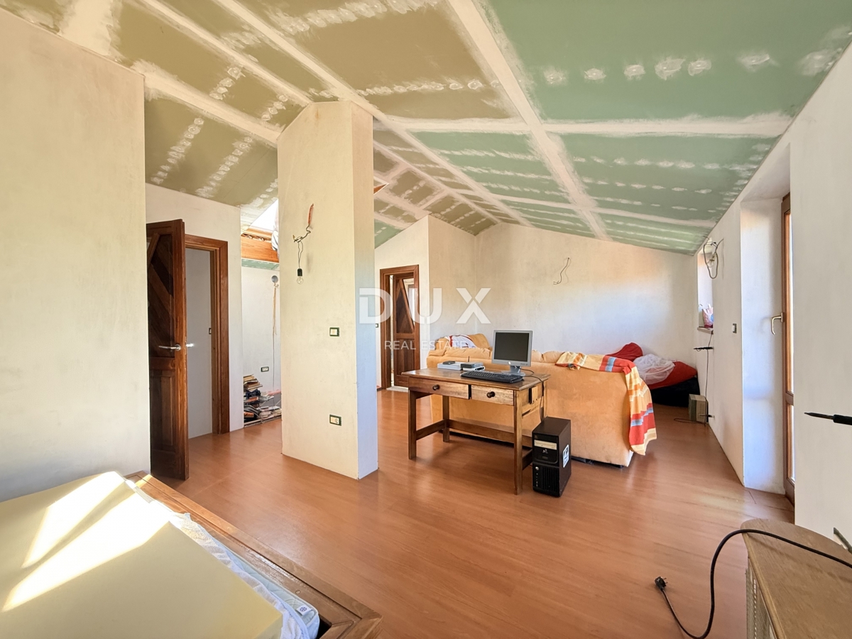 ISTRA, POMER - samostojna hiša 250m2 z garažo in vrtom, 150m od morja