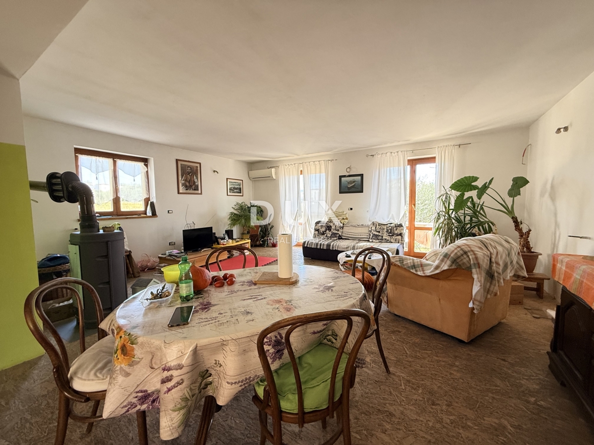 ISTRA, POMER - samostojna hiša 250m2 z garažo in vrtom, 150m od morja