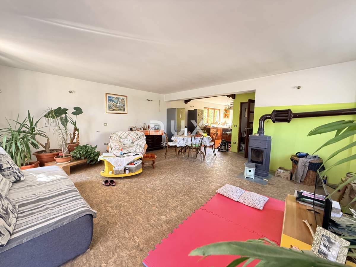 ISTRA, POMER - samostojna hiša 250m2 z garažo in vrtom, 150m od morja