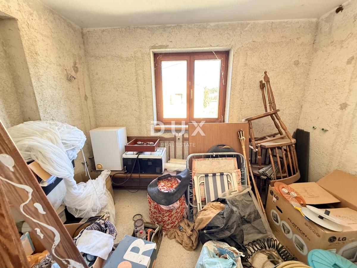 ISTRA, POMER - samostojna hiša 250m2 z garažo in vrtom, 150m od morja