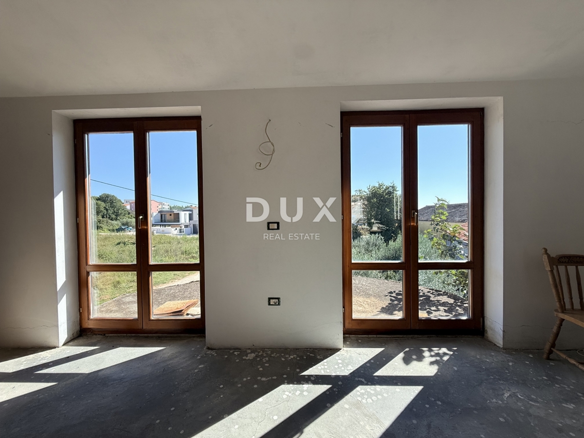 ISTRA, POMER - samostojna hiša 250m2 z garažo in vrtom, 150m od morja