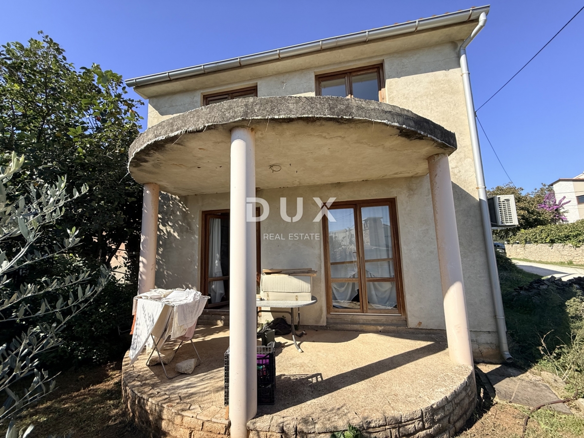 ISTRA, POMER - samostojna hiša 250m2 z garažo in vrtom, 150m od morja