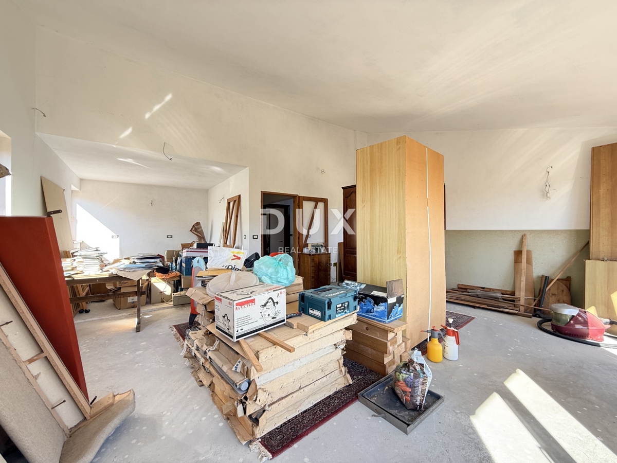 ISTRA, POMER - samostojna hiša 250m2 z garažo in vrtom, 150m od morja