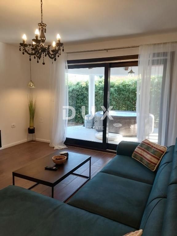 ISTRA, POREČ - Počitniška hiša z bazenom in pogledom na morje
