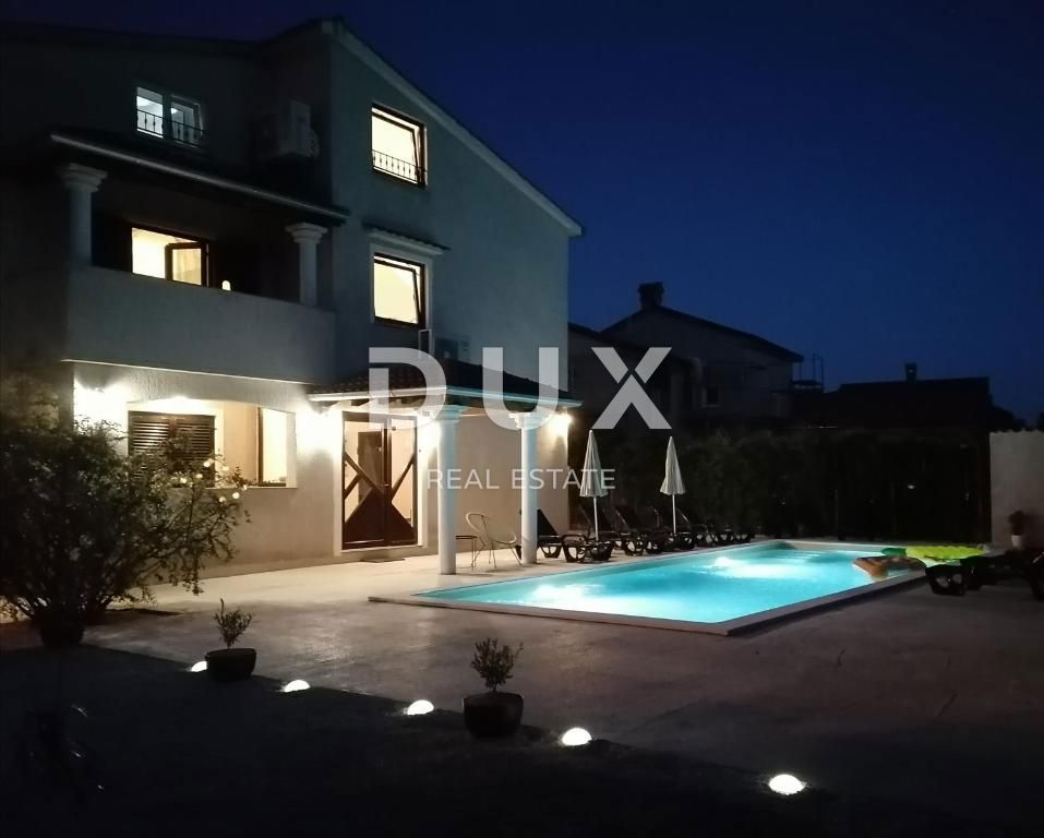 ISTRA, POREČ - Počitniška hiša z bazenom in pogledom na morje