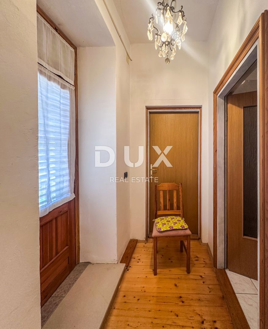 CRIKVENICA - Prostorna hiša s čudovitim pogledom na morje, 500 m od plaže