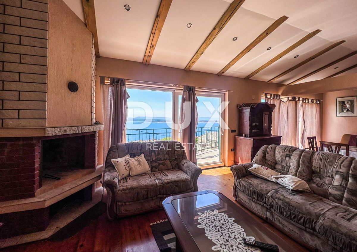 CRIKVENICA - Prostorna hiša s čudovitim pogledom na morje, 500 m od plaže