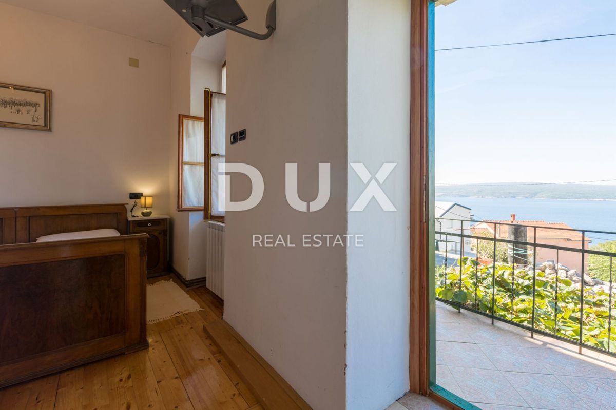 CRIKVENICA - Prostorna hiša s čudovitim pogledom na morje, 500 m od plaže